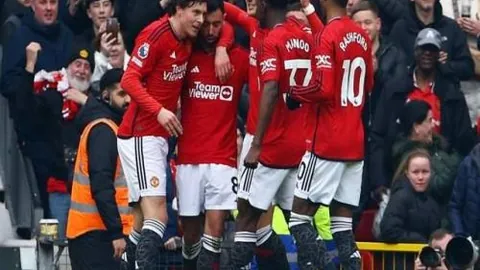 舒梅切尔对阿姆拉巴特表现不满：水晶宫战失误频发，犯规助敌进球