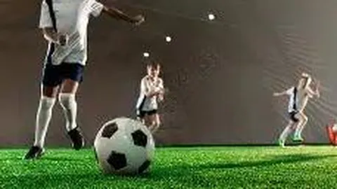 又是你俩！世体：维尼修斯和西蒙尼再次争吵，后者向裁判投诉